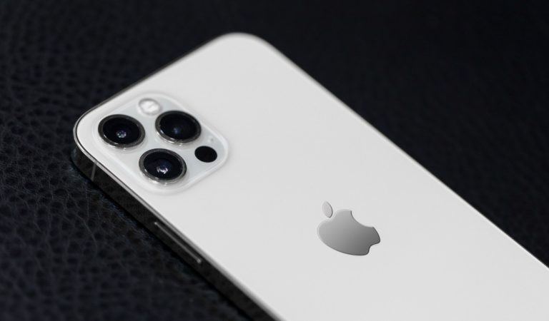 Cam gövde, delikli ekran: iPhone 17’den iPhone 20’ye kadar bizi neler bekliyor?